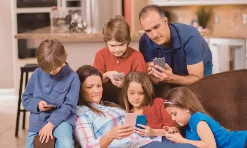 Becoming a Screen-Savvy Family